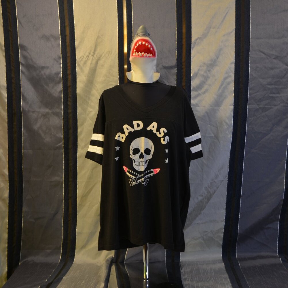 🚫SOLD🚫Torrid Bad A$$ Skull Lipstick Star Tee Shirt Black White Striped Size 1